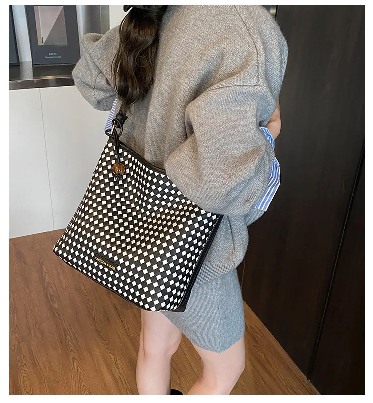 

Новинка 2023 года, осенняя женская сумка-цепочка со стразами - модная универсальная сумка через плечо