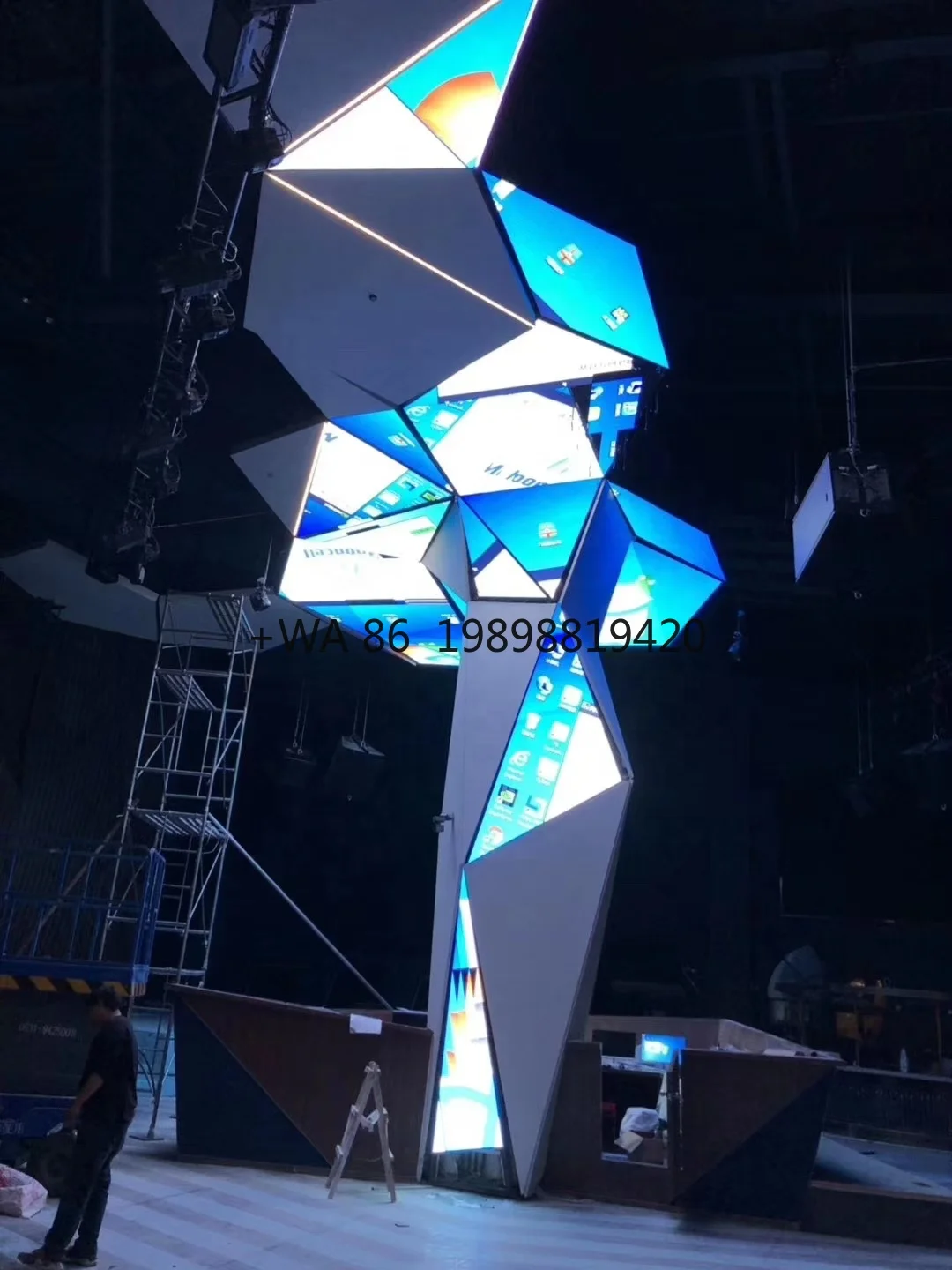 Customized High Definition P2.5 Full Color Flexible LED Screen for Shopping Malls Self-Service Businesses for Text Graphics