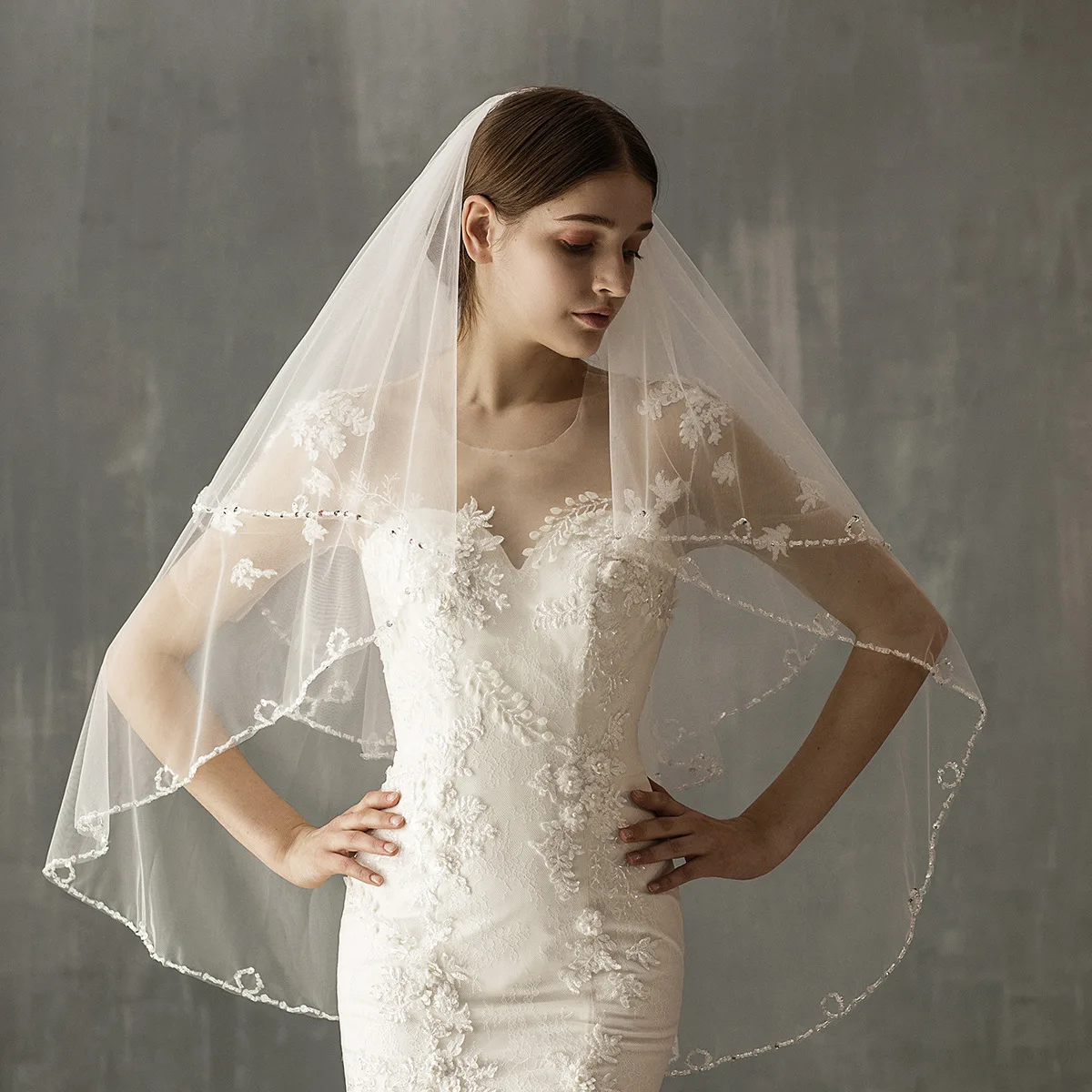velo-de-novia-europeo-y-americano-de-alta-gama-hecho-a-mano-con-cuentas-blanco-de-doble-capa-de-longitud-media-para-sesion-de-fotos-de-boda-velo-suave-tocado-de-novia