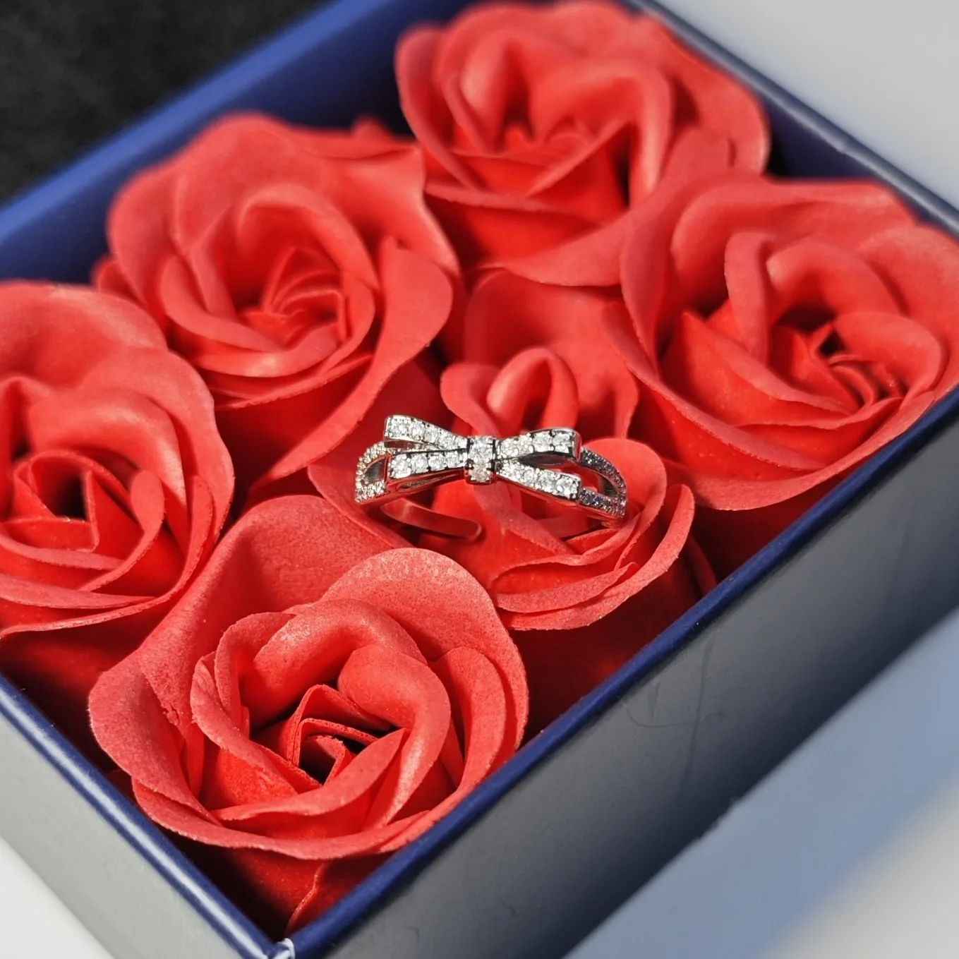 

Трехмерное кольцо с бантом и бриллиантами, женская индивидуальность и изысканное обеденное кольцо