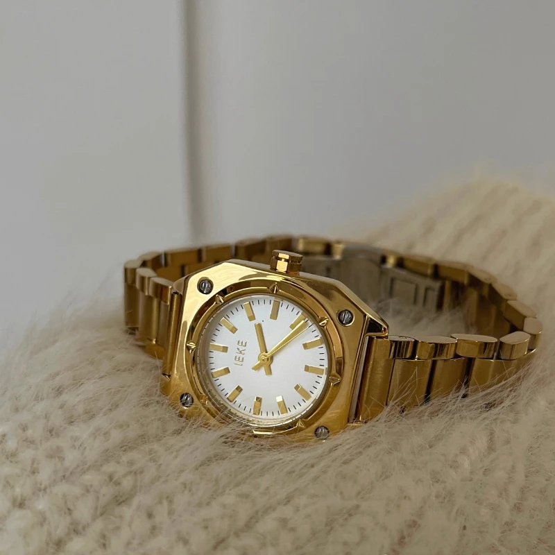 2025 ساعة كوارتز مقاومة للماء هدية عيد ميلاد عتيقة كلاسيكية تريند ساعة نسائية أنيقة وبسيطة وخفيفة فاخرة ريترو