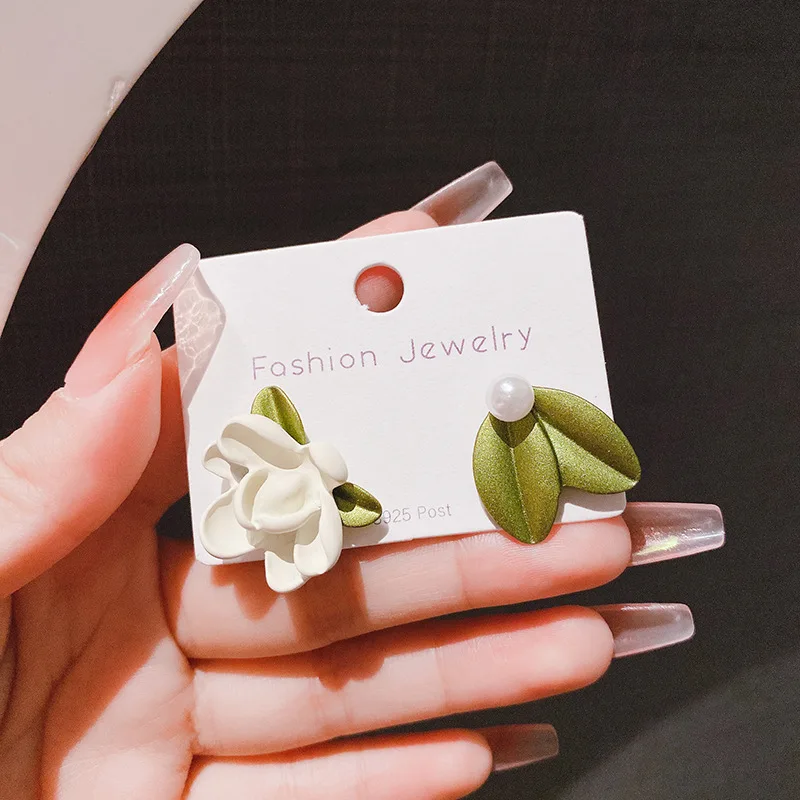 

Ins Unique Design Green Leaf Pearl Stud Earrings For Women Fashion Asymmetric Summer Sweet Flower Earrings Girls' Jewelry Gifts