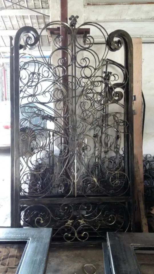 China Aluminium Metal Gate Luxury Decorative Galvanized Steel Fence Railing Handrail Wrought Iron Gate