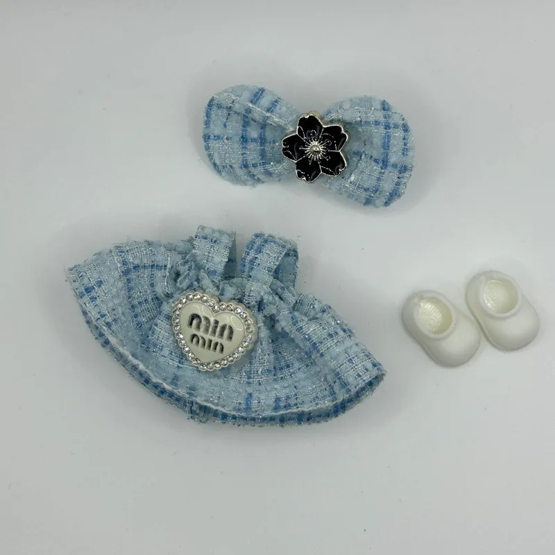 ملابس أطفال من Labubu 4.0 ملابس Xiaoxiangfeng سلسلة كلمة المرور على شكل قلب Labubu صندوق أعمى ملابس دمى هدية عيد ميلاد