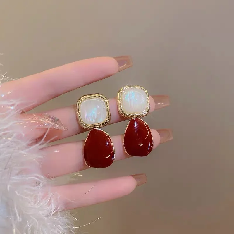 

AETEEY French Retro Elegant Wine Red Water Drop Earrings Christmas Gift Office Commute Luxury Mother-of-Pearl Niche Earring