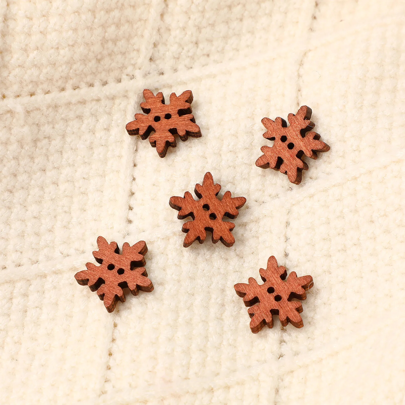 100Pcs 18Mm Snowflake Shape Wooden Buttons for Christmas Decor DIY Craft Projects Creative Development Decoration Button