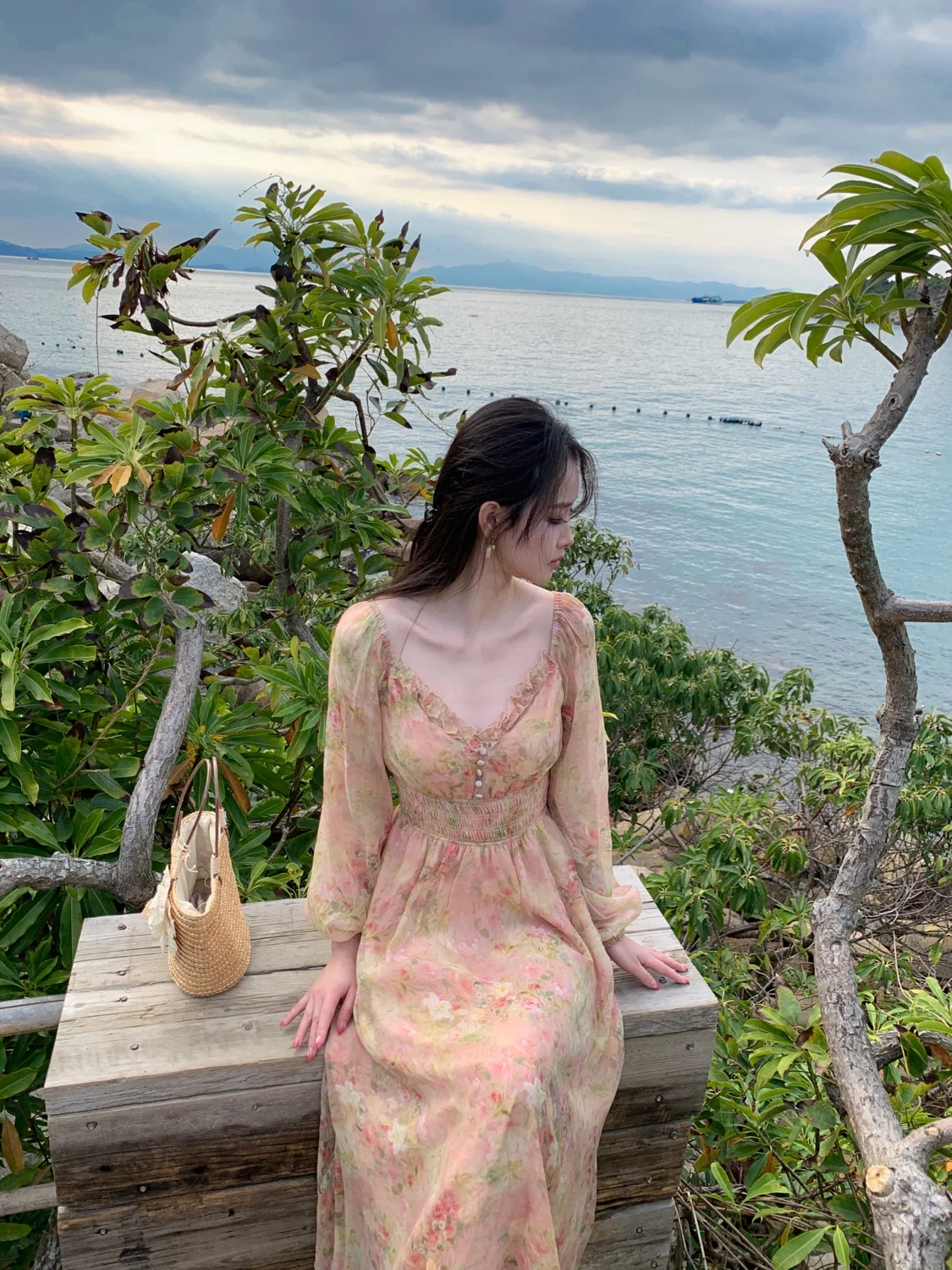 

Changmitang Spring Oil Painting Atmosphere Long Sleeve Fairy Dress Slimming Gentle Girl White Enhancing Vacation Dress
