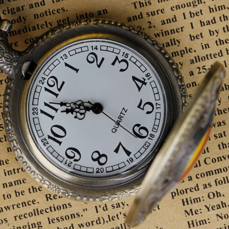 ساعة جيب كوارتز مجوفة على شكل فيلم Steampunk قلادة كلاسيكية للنساء والأطفال هدايا عيد الميلاد وعيد الميلاد