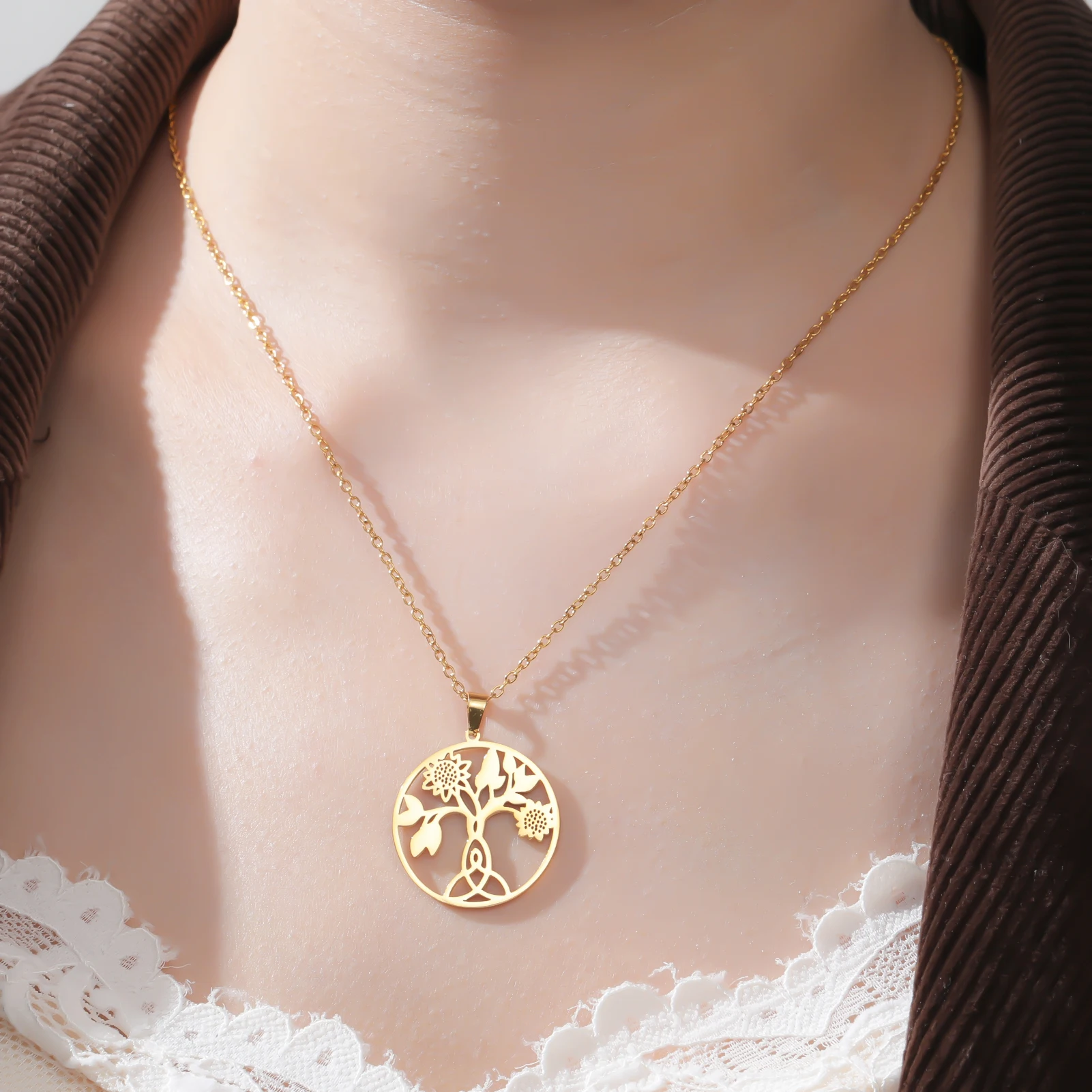 Unift Sunflower Pendant Necklace Celtic Knot Necklace for Women Stainless Steel Celtics Knot Good Luck Amulet Chain Jewelry