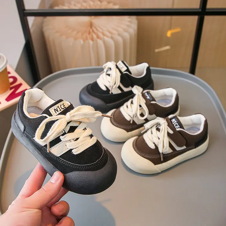 

Детские спортивные кроссовки 2026: осенняя новинка для мальчиков, легкие повседневные туфли с мягкой подошвой, модные кеды для девочек и малышей, размеры 26-37