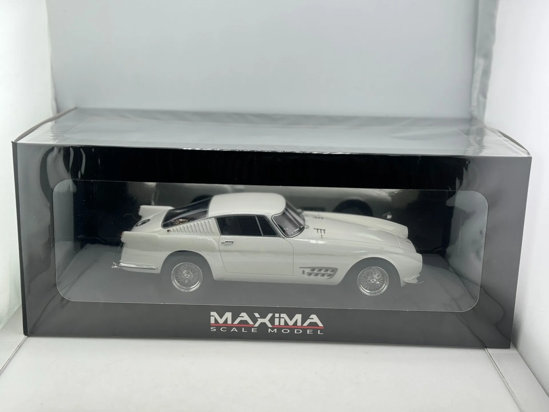 

Diecast Maxima 1/18 Scale Ferrari 250 GT Berinetta S2 TDF Resin Car Model Collectible Toy Gift Souvenir Display Ornament