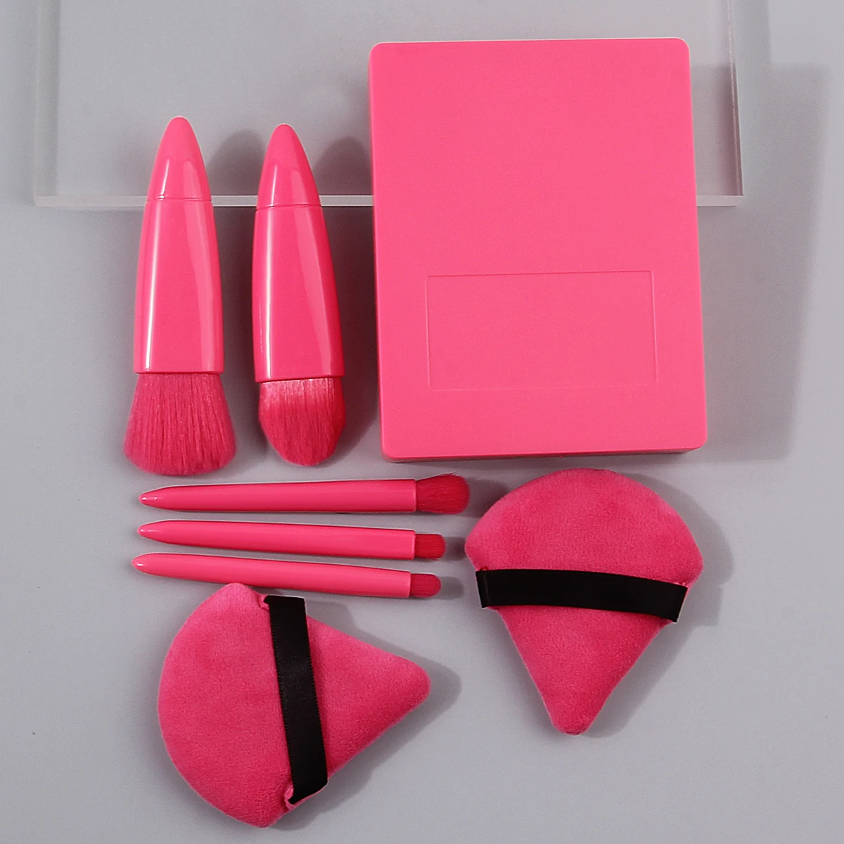 Mini ensemble de pinceaux de maquillage polyvalents, 5 pièces + 2 bouffées de poudre triangulaires + 1 outil de beauté de voyage portable avec boîte de rangement miroir