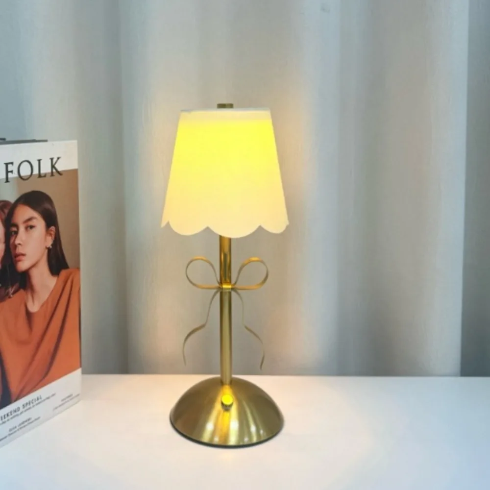 Table Lamp Girl Butterfly Knot Decorative Desk Lamp Bedroom Decoration Dining Room Metal Charging Atmosphere Light Fabric Shade