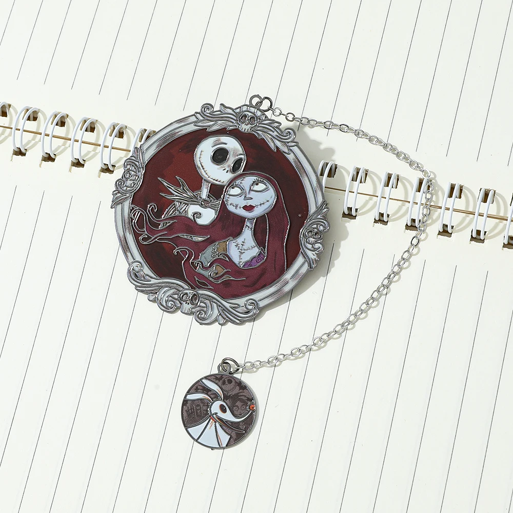 علامة مرجعية معدنية من The Nightmare Before Christmas، ملحق قراءة ممتع لمحبي الكتب |   هدية الهالوين المثالية للأصدقاء