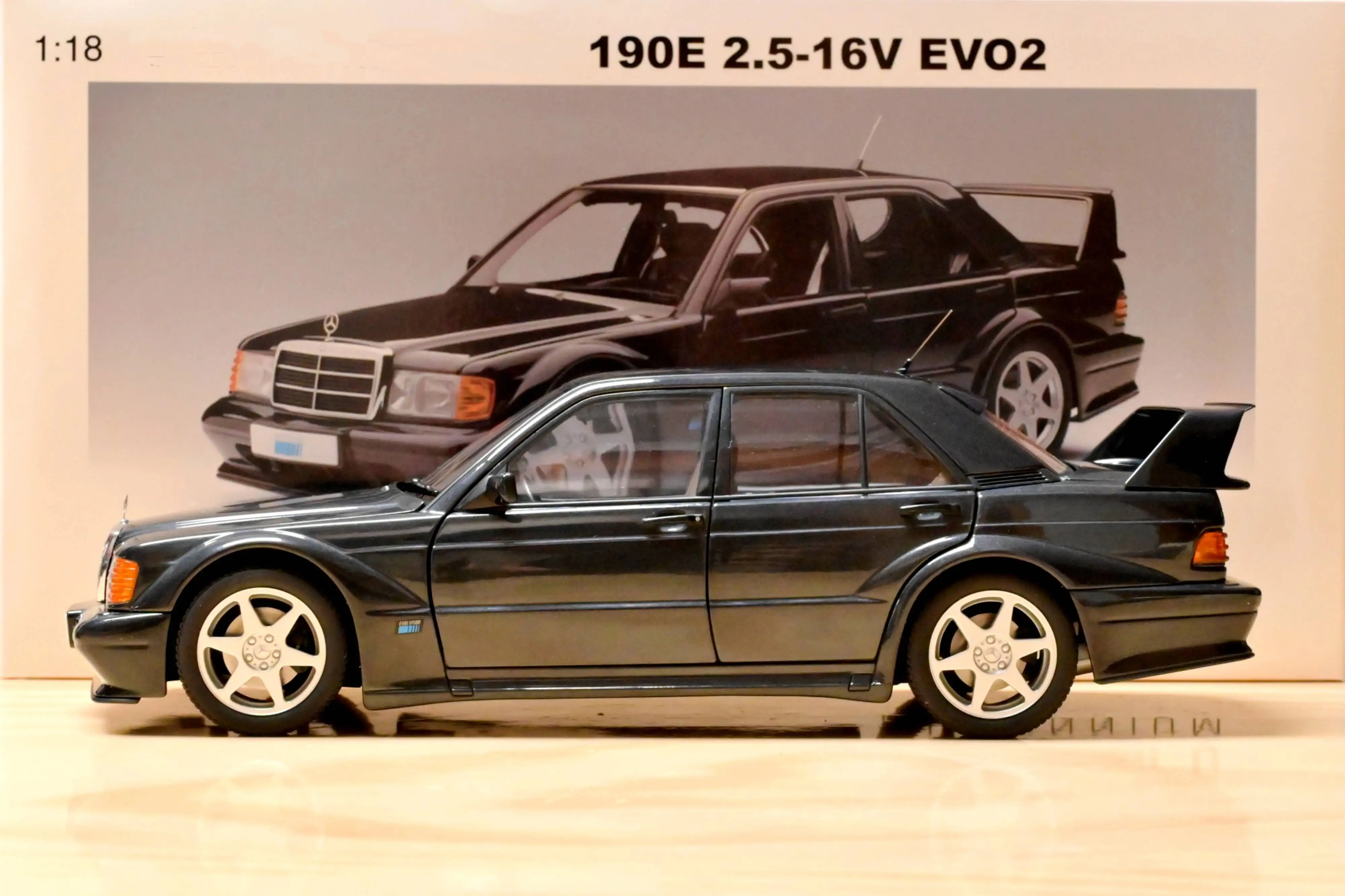 โมเดลรถยนต์ Autoart 1:18 190E 2.5-16V EVO2 สีดำ รุ่นจำลองลิมิเต็ดอิดิชั่น โครงสร้างโลหะผสมแบบเปิดได้ทุกส่วน ของเล่นสะสม ของขวัญ