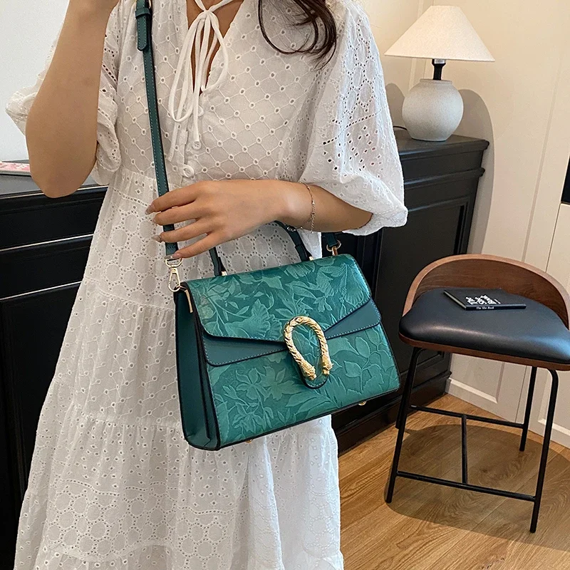 

Elegant Crossbody Bag for Women, Compact Leather Shoulder Bag with Adjustable Strap, Luxury Handbag Everyday Use