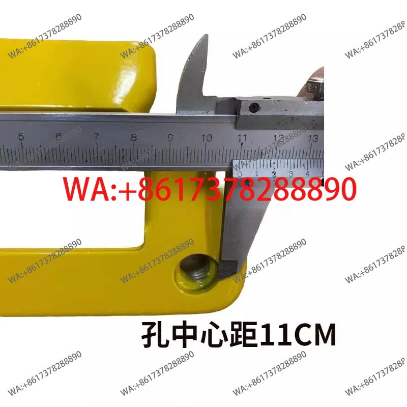 Excavator Parts XE135 150 215 230 260 335 370 470 Water tank side door hinge