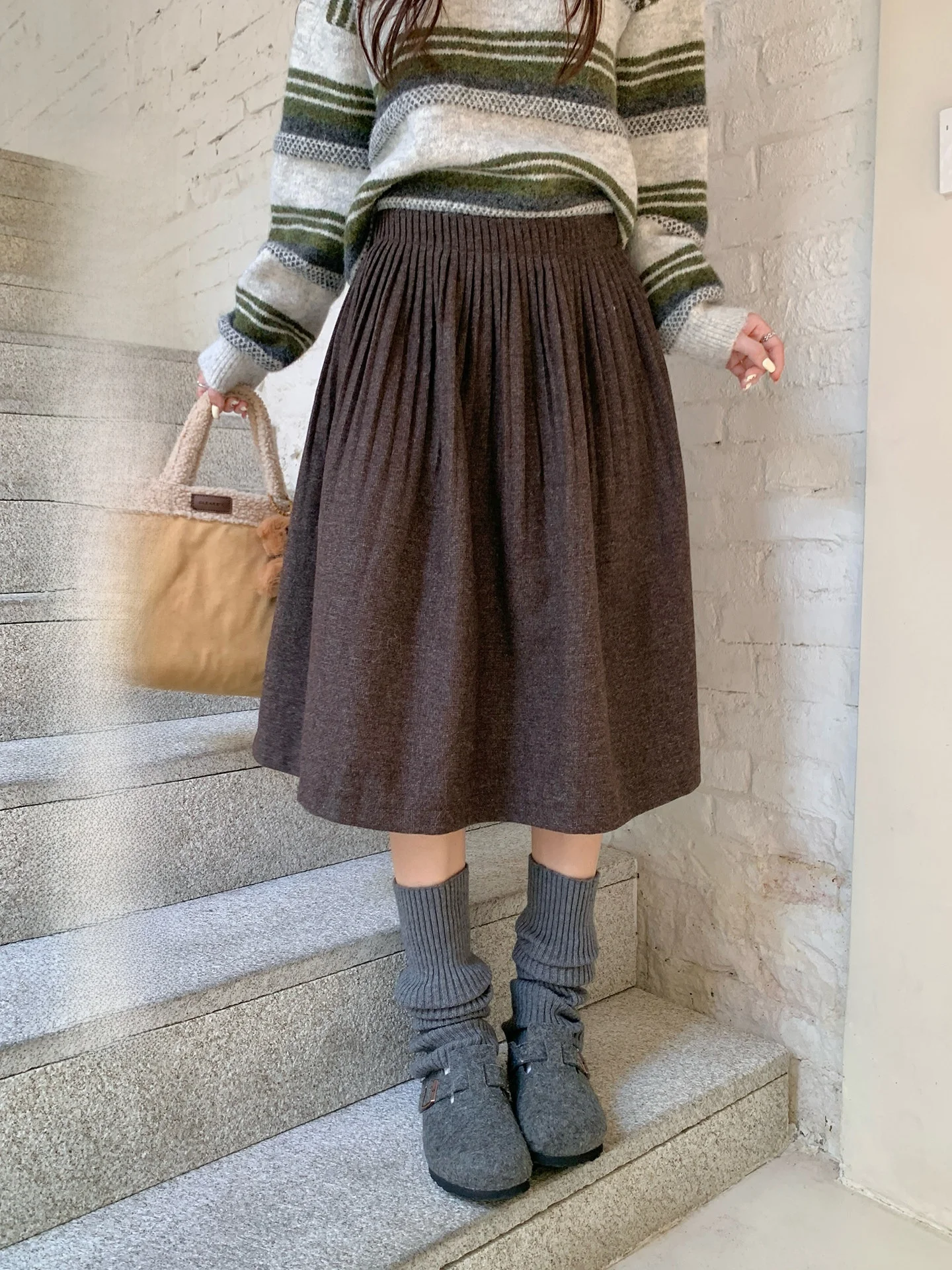 

High Waist Brown A-Line Skirt Women's Lightweight Pleated Loose Fit Korean Design Sensation High Waist Slimming Midi Skirt