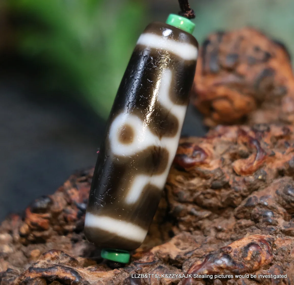 Unique Collectible Energy Tibetan Old Agate Oily Patina Guiren Tairen Big Man dZi Bead Totem Amulet LKbrother Sauces