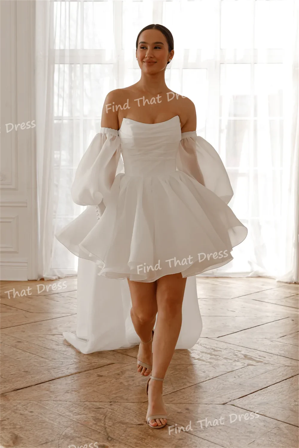 Maßgeschneidertes klassisches trägerloses Organza-Brautkleid in A-Linie, kurzes Mini-Brautkleid, rückenfreies Brautkleid mit abnehmbaren Puffärmeln