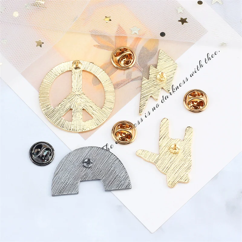 الحب هو الحب قوس قزح المينا دبابيس LGBT فخر اليد السلام البرق دبابيس حقيبة الملابس التلبيب دبوس المثليين المثليين المعادن شارة مجوهرات