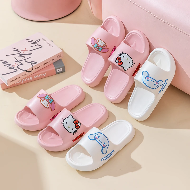 Pantofole Sanrio originali, pantofole con suola morbida in cartone animato alla moda, pantofole antiscivolo per interni ed esterni per ragazze