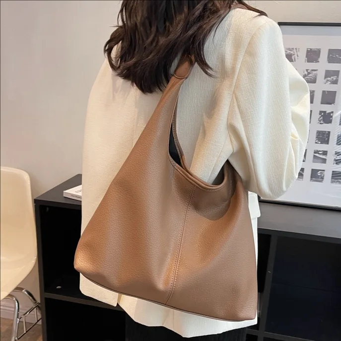 

Single shoulder tote bag, large capacity stylish handbag for women, 2026 new fashionable and simple casual armpit bag