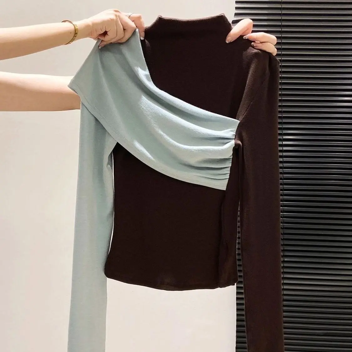 

German velvet design splicing semi-turtleneck long-sleeved t-shirt women's autumn and winter new slim-fitting and thin top niche