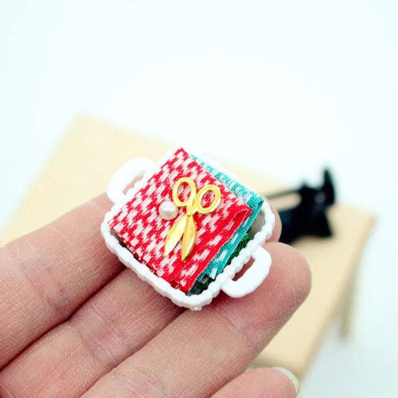 Dollhouse Vintage Desktop Sewing Machine Set Handmade Wool Mini Sewing Creative Miniature Furniture Moulds Home Decor Decoration