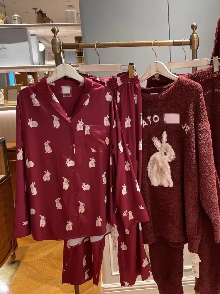

Весенне-летний милый пижамный комплект с кроликом в японском стиле из шелкового атласа: рубашка с длинным рукавом и брюки на пуговицах, женская домашняя одежда