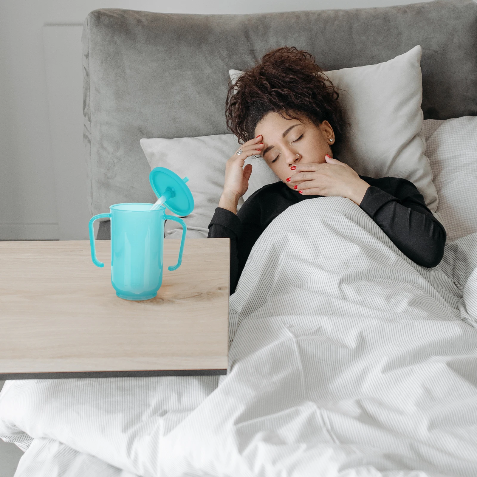 

1Pcs Elderly Feeding Cup With Double Handle Spill Proof Design Ergonomic Water Mug For Incontinence Patients Convalescent Use