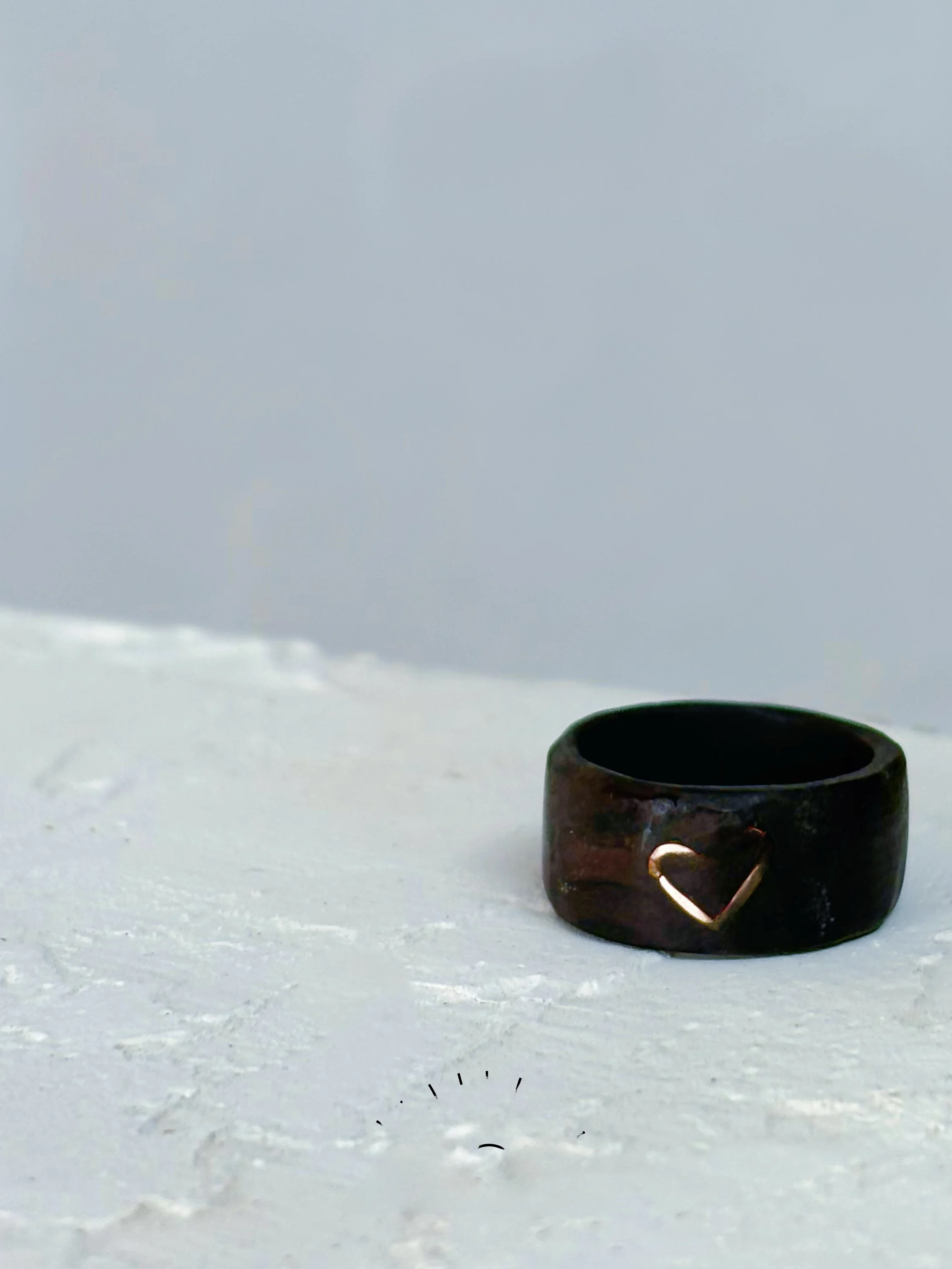 anello-in-legno-di-sandalo-con-design-a-cuore-semplice-adorabile-cuore-incorporato-scimmia-carino-anello-in-legno-per-gioielli-fasionable-del-regalo-della-proposta