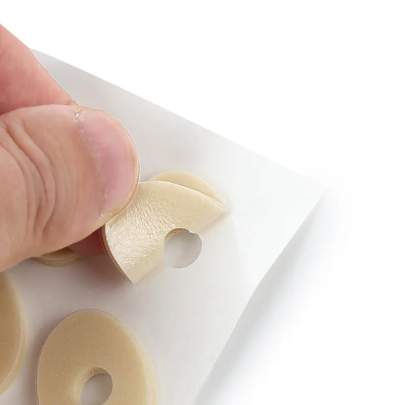 60個入り トウモロコシ型 カイロパッド、柔らかいラテックスフォーム 自己粘着性 かかとパッド トウモロコシパッド 摩擦軽減 足とかかとの痛み緩和、4種類