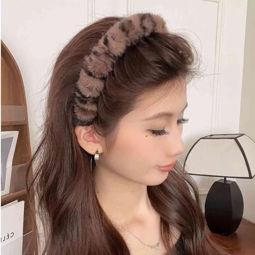 Kobiety Leopard Print Plush Wavy Hair Hoop High Skull Top Head Hoop Fluffy Non-slip Teethed Hairband Pikantne akcesoria do włosów dla dziewczynek