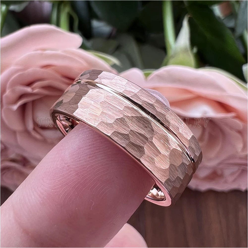 8 mm Eheringe aus Wolframkarbid für Männer und Frauen, Verlobung, Modeschmuck, gehämmerter, versetzter, gerillter, gebürsteter Finish, bequeme Passform – Detail 14