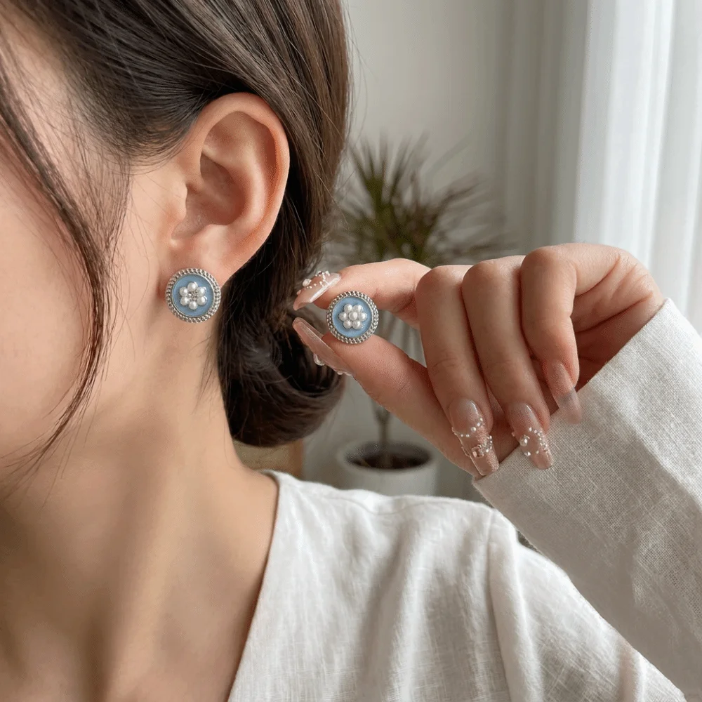 Minimalist Silver Needle Earrings Elegant Flower Blue Oil Stud Earrings Fresh Design Feminine Personality C Shaped Earrings