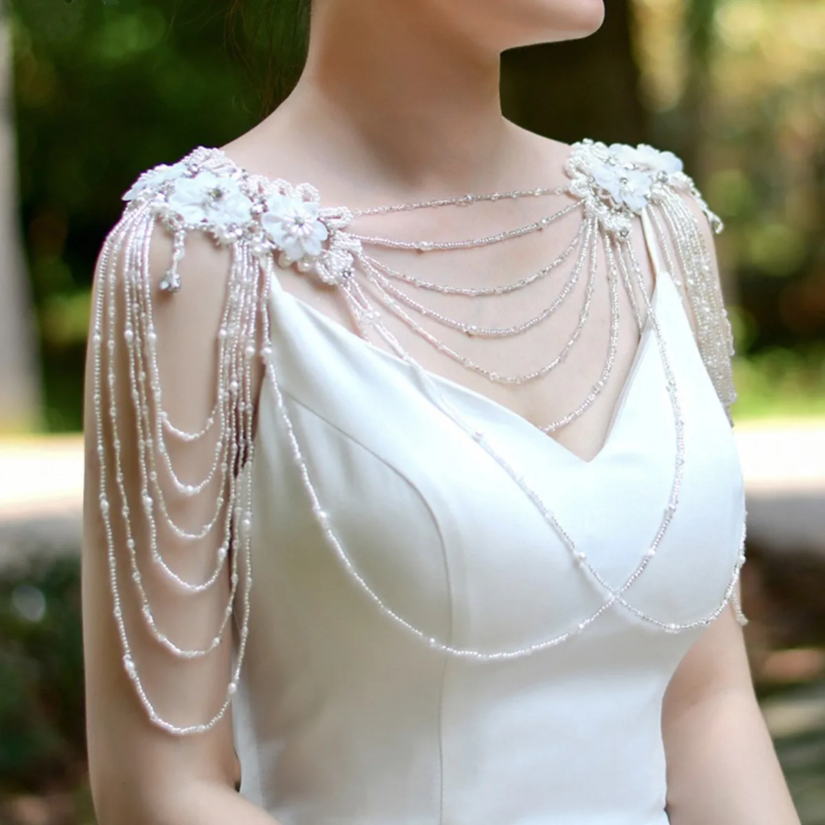 

Handmade Beaded Lace Bridal Gown Accessory with European Tassel Shoulder Chain for Wedding Dresses