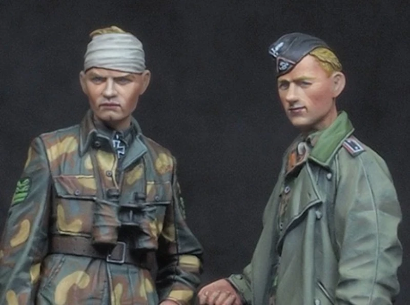 

1/35 Scale Die-Cast Resin Figure Model Kit WWII German Officer in Normandy Set 2 Figures Unassembled and Unpainted