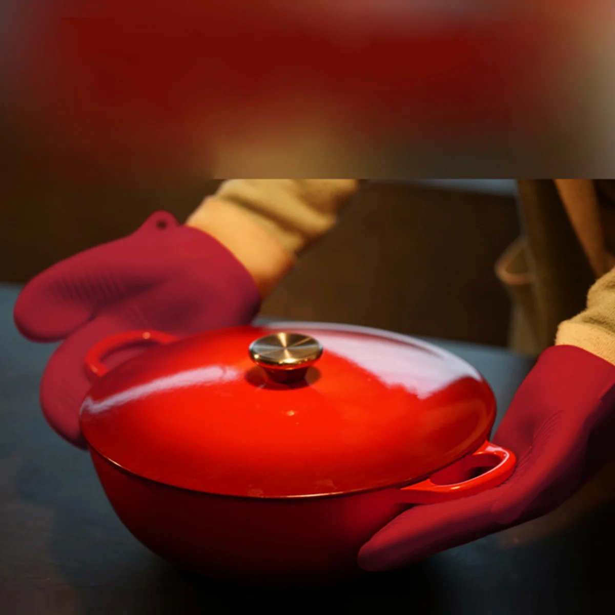 

2Pcs Silicone Oven Mitts Heat Resistant Non-Deformation Kitchen Mitt Anti-Scald Anti-Slip Design Placemat Use Hole Hanging Red