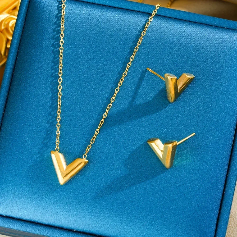 2025nuovo, collana con clavicola da donna, orecchini popolari con collana che non sbiadiscono, collana leggera e lussuosa a forma di V