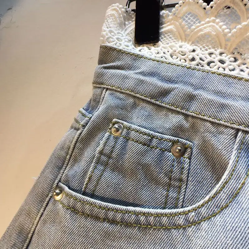 2026 Summer New Splicing Hook Lace High Waist Burr Denim Shorts Hot Pants Women