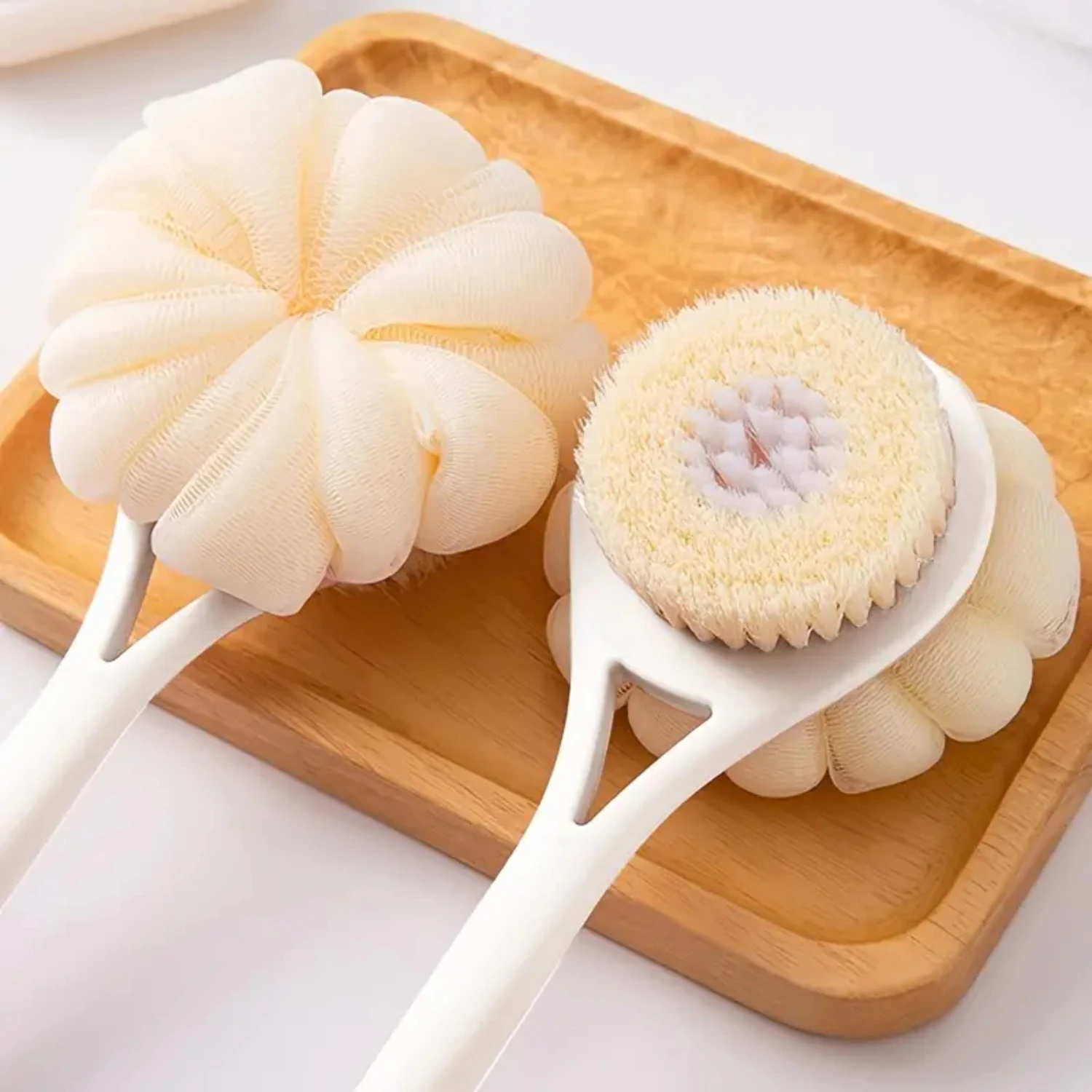 طقم تنظيف الجسم بالكامل صديق للبيئة ولطيف لتجربة استحمام خارج هذا العالم. يقشر خلايا الجلد الميت بلطفًا، حفلة موسيقية