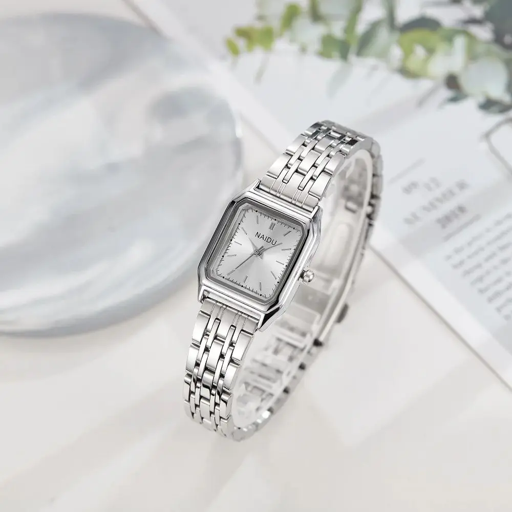 

Элегантные женские наручные часы 2026 с маленьким квадратным циферблатом, минималистичные, с серебристым стальным ремешком, водонепроницаемые, кварцевые, повседневные, для платьев