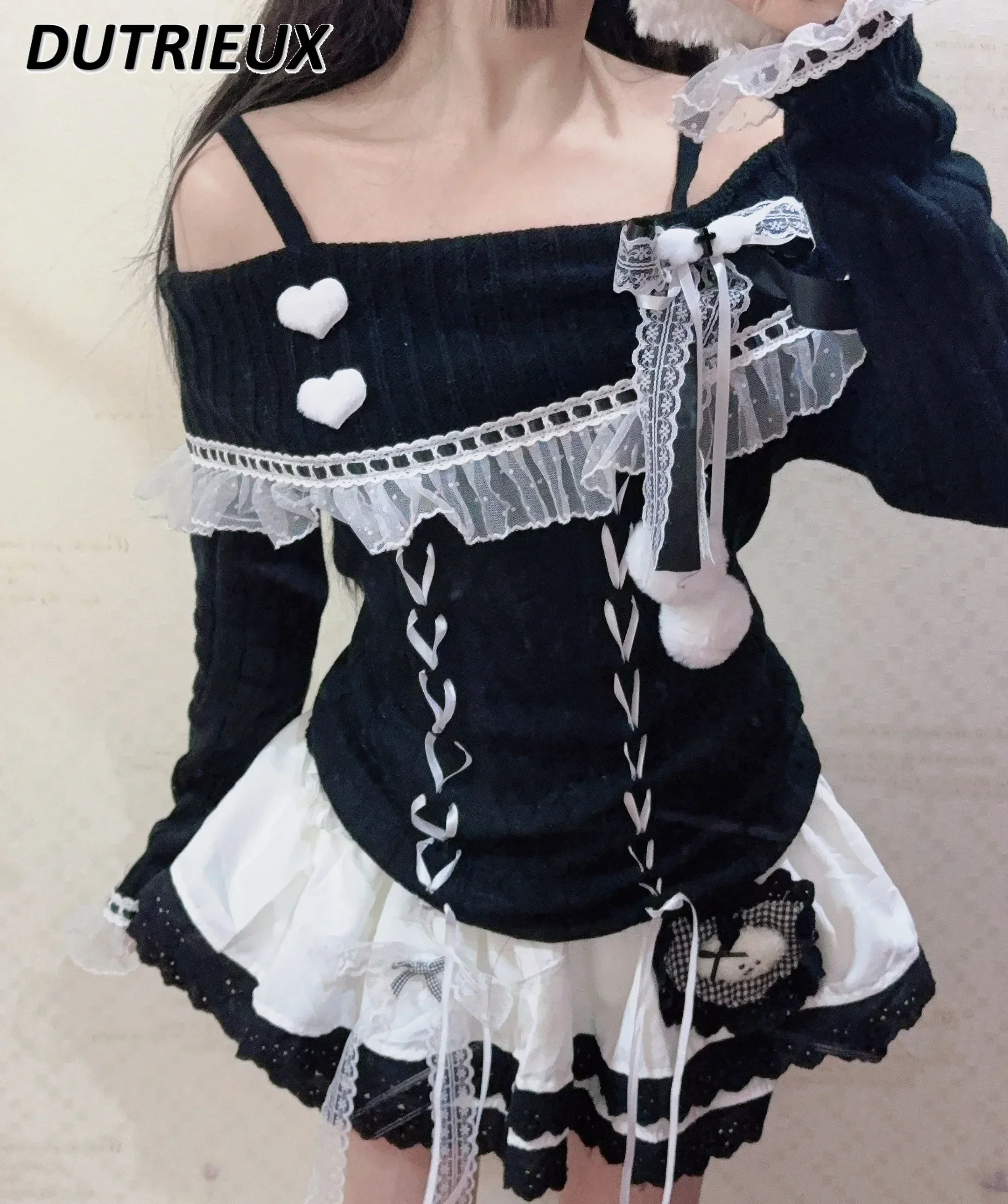 

Японский оригинальный осенне-зимний новый милый черный кружевной свитер с открытыми плечами для девочек, облегающий джемпер и короткая юбка, комплект из двух предметов