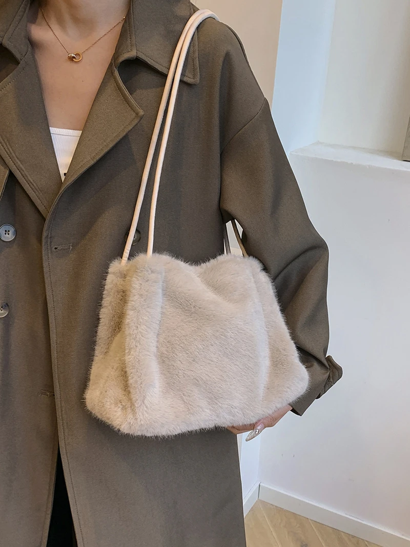 Plush Shoulder Bag Large Capacity Tote Bag Women Autumn Winter Casual Fluffy Handbag Underarm Bag