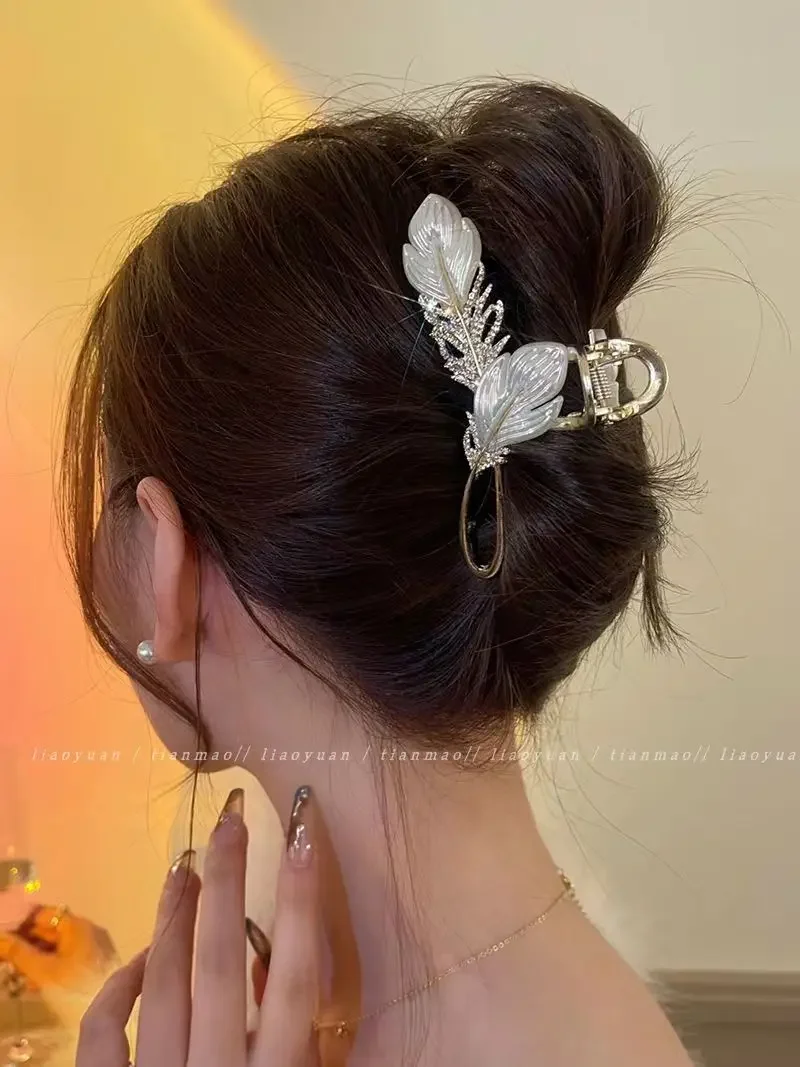 New Falling Feather Grab Clip Vintage Headdress Fairy Hairpin Retro Shark Clip Hair Clips for Women Trendy Claw Clips for Hair