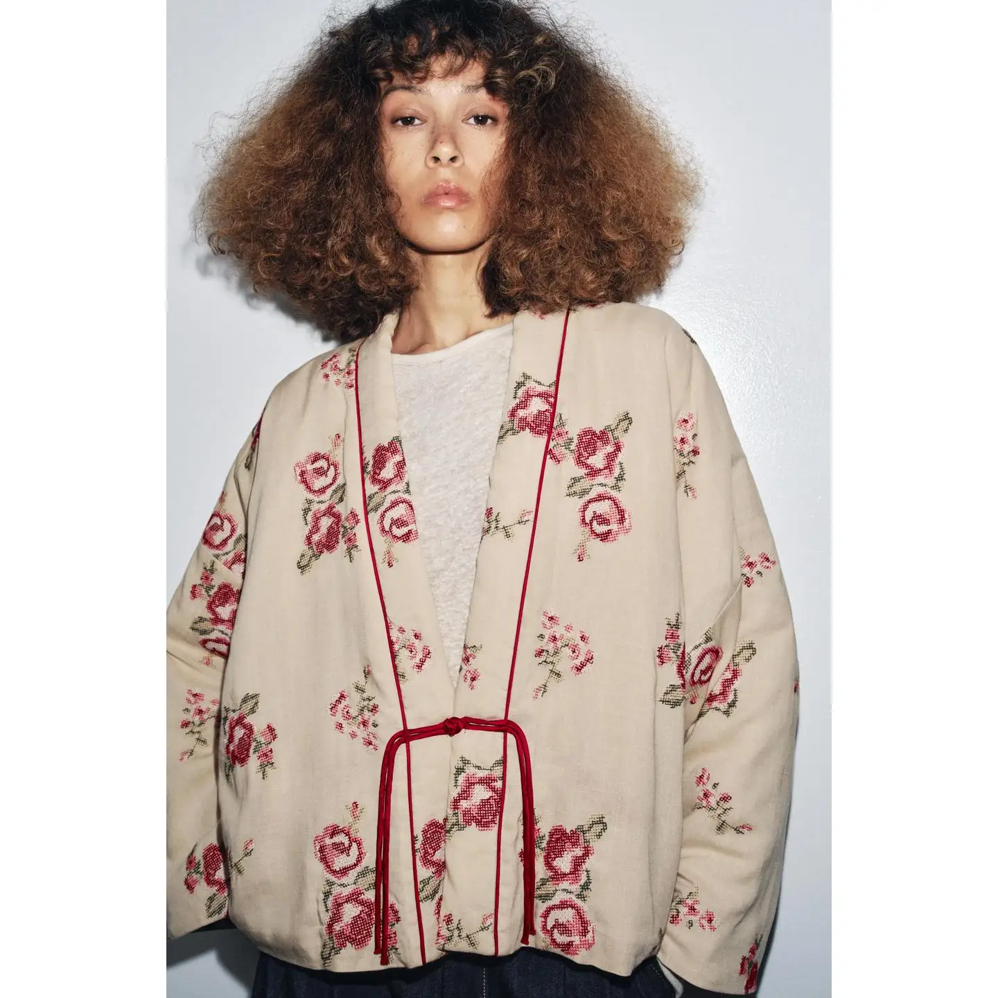 

Ранняя осень, китайский Sle Long Sve V-Ne, хлопковый джет с цветочной вышивкой, декоративная уличная одежда, обычная тонкая