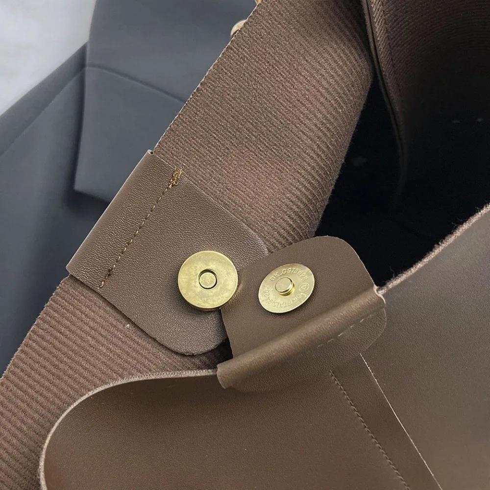 

Solid Color PU Tote Bag Lightweight Magnetic Button Women Shoulder Pouch Anti-splash Water Alloy Chain