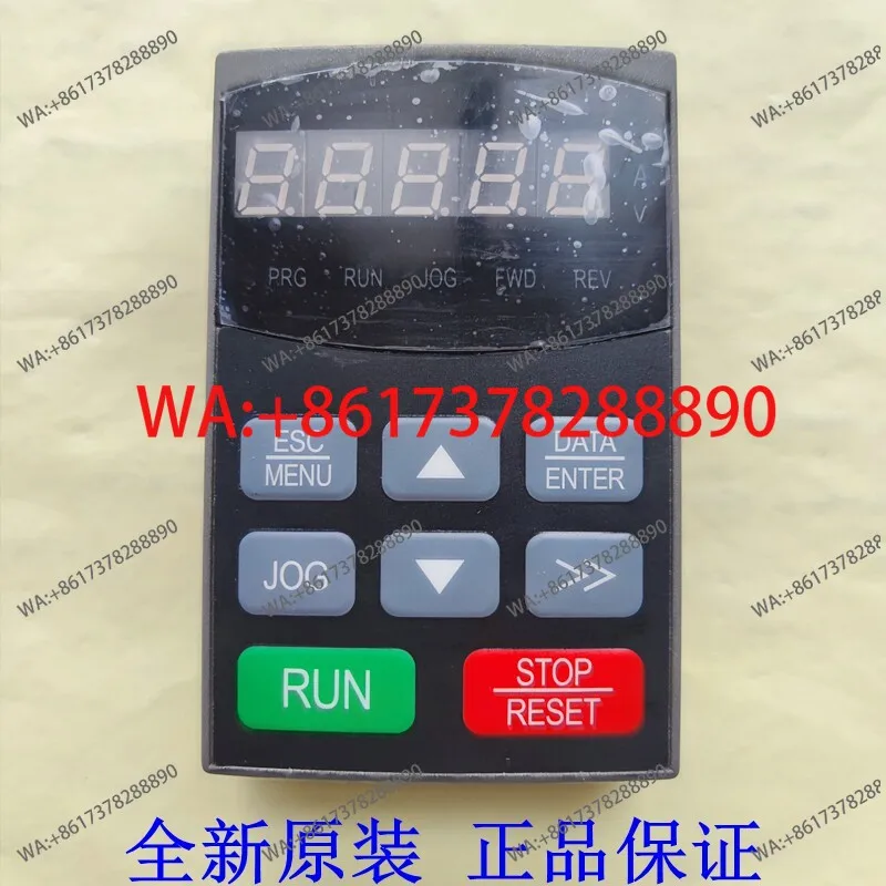 

Панель управления инвертором MC200, дисплей, клавиатура для регулировки скорости и настройки.