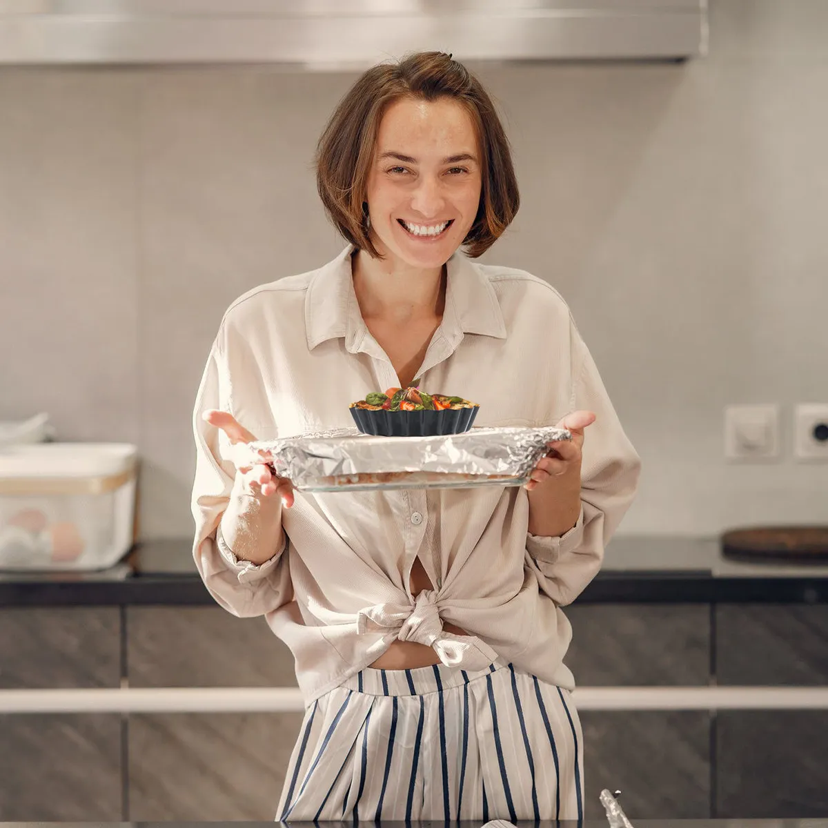 

Набор из 6 круглых форм для пирогов в форме хризантемы, из углеродистой стали, с антипригарным покрытием и съемным дном, идеально подходят для выпечки чизкейков, кишей, маффинов